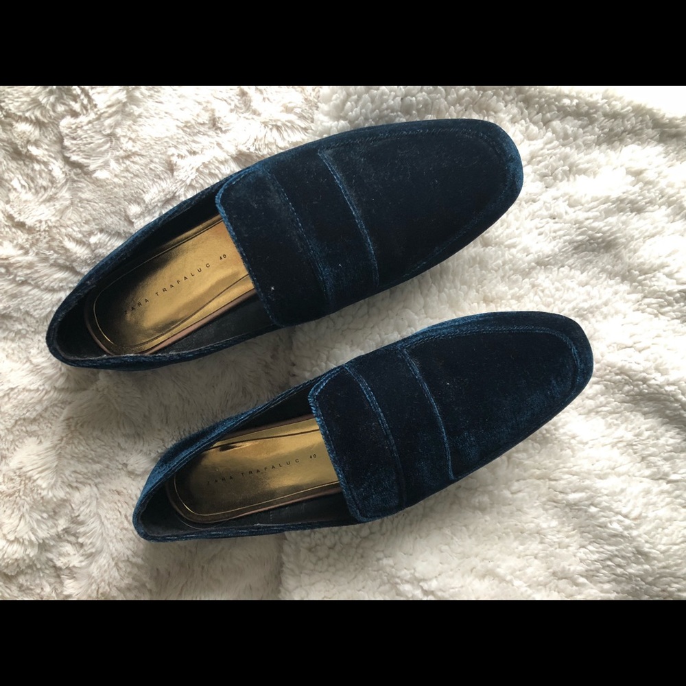 Blue velvet loafers